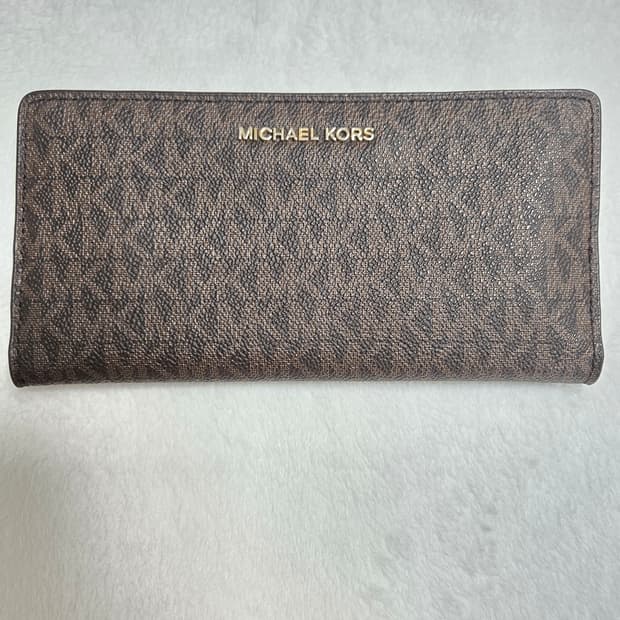 마이클코어스 브라운 로고 장지갑