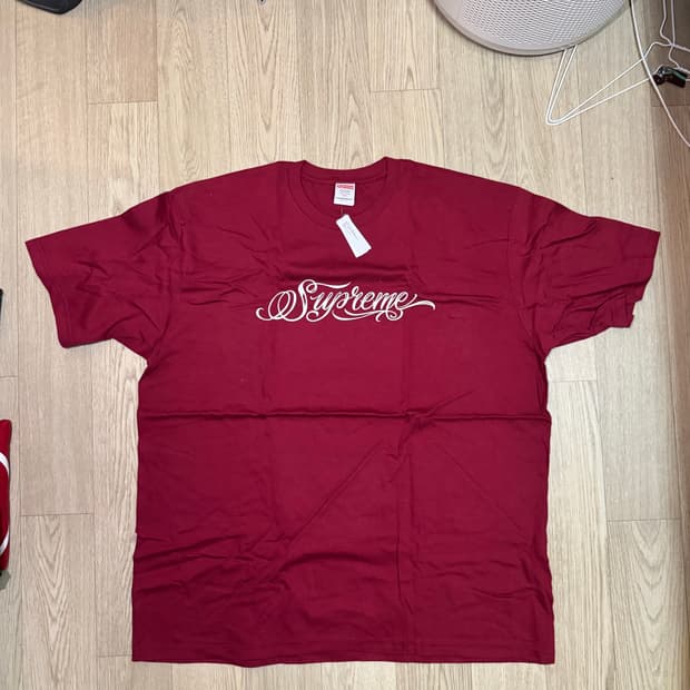 슈프림 24FW 스크립트 티셔츠 카디널
