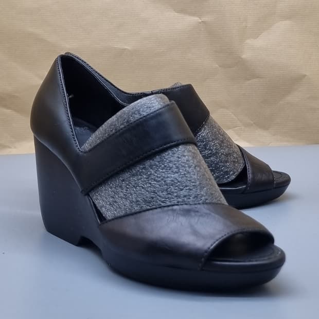 캠퍼 여성웨지샌들35. 220굽8 