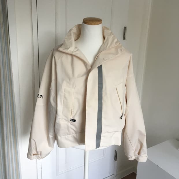 아디다스 어드벤처 크롭 자켓 아이보리