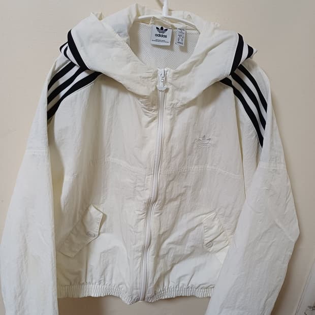 아디다스 빅로고 크롭 우븐 바람막이