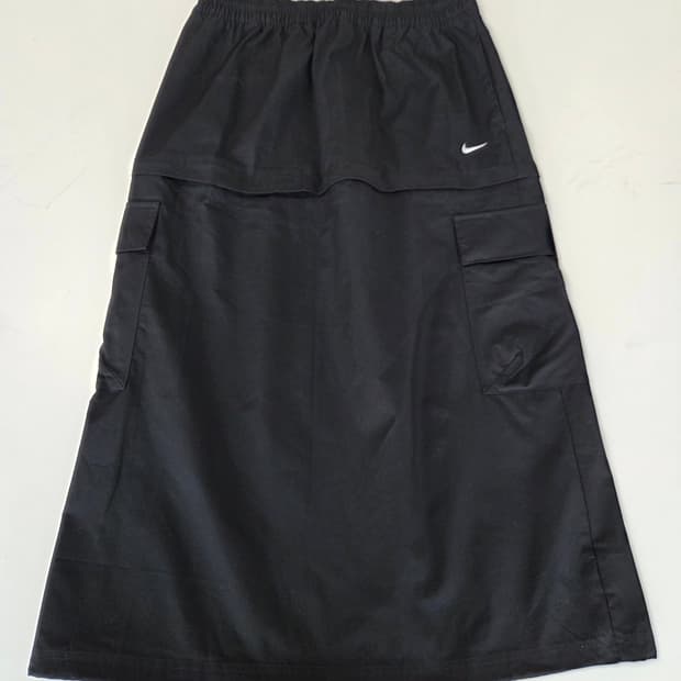 나이키 NSW 에센셜 미드라이즈 우븐 미디 스커트 블랙