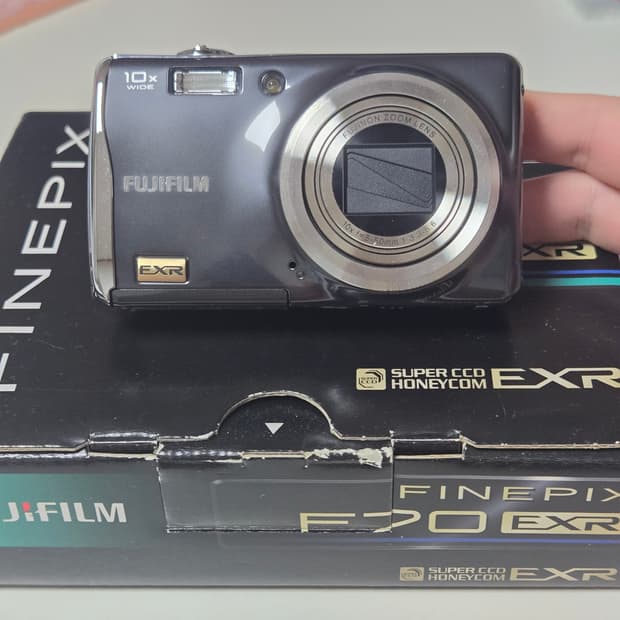 후지필름 파인픽스 f70exr 카메라