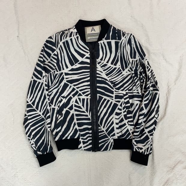[95] 안드레아 폼필리오 기하학 봄버 항공자켓
