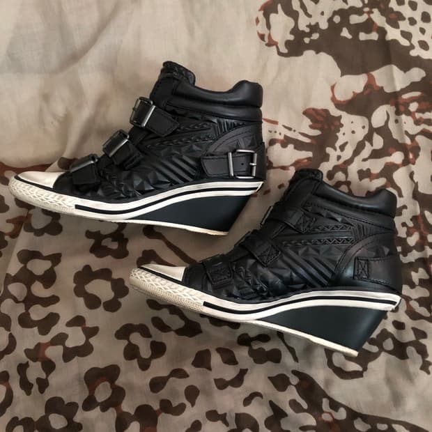 ash 아쉬 버클 양각 블랙 웨지힐 스니커즈 35size 220-225