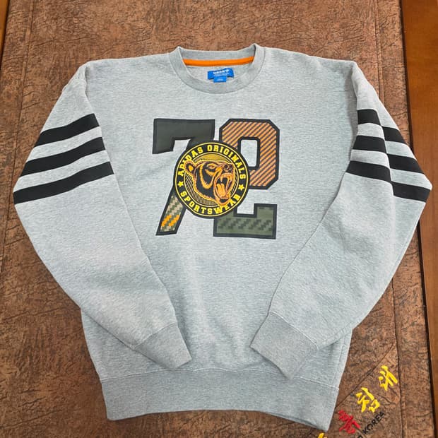 아디다스 타이거 프린팅 기모 맨투맨