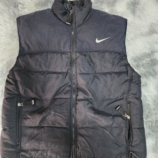 나이키 ACG  블랙 패딩 조끼