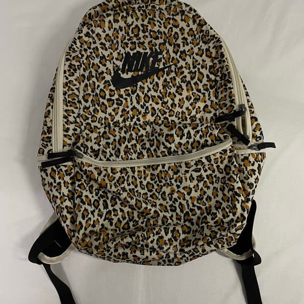 나이키 레어파드 백팩