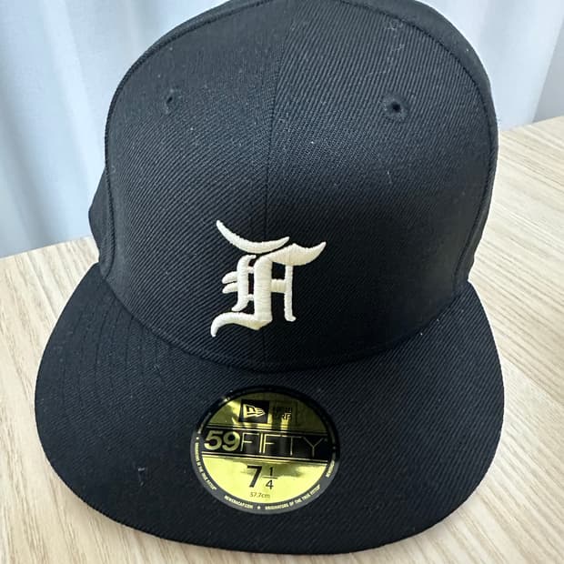 뉴에라 피어오브갓 스냅백 피티드캡