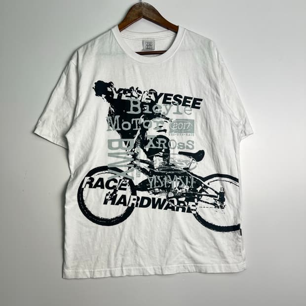 YESEYESEE 흰색 반팔티 