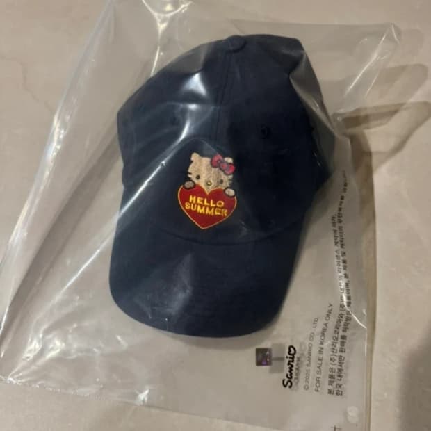 파르벵 x 태닝 헬로 키티 헬로 썸머 볼캡 네이비