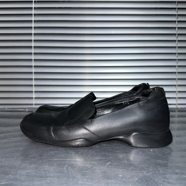 (레어) 00s 블랙 프라다 스포츠 스퀘어 토 가죽 로퍼