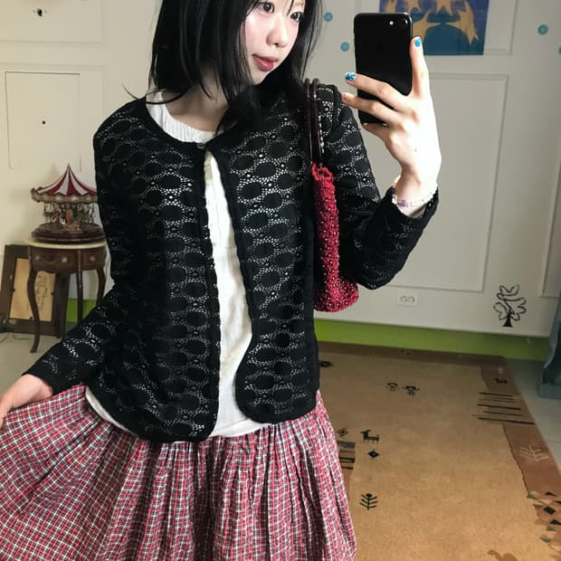 블랙& 체리레드 컬러에 여러 포인트 들로 시선 가는 조합 -!