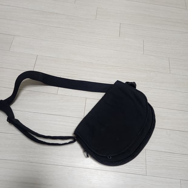 마지언타이틀 s runner bag