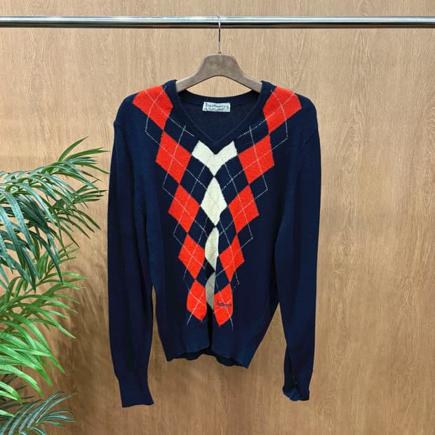 버버리 브이넥 니트 아가일 패턴 로고 자수 디테일 루즈핏 네이비