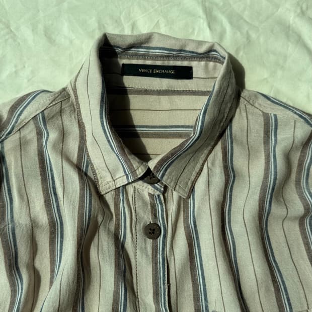 베이지 스트라이프 셔츠