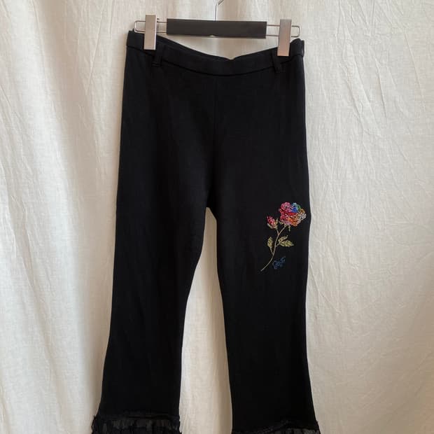 블랙 큐빅디테일 카프리팬츠(S)