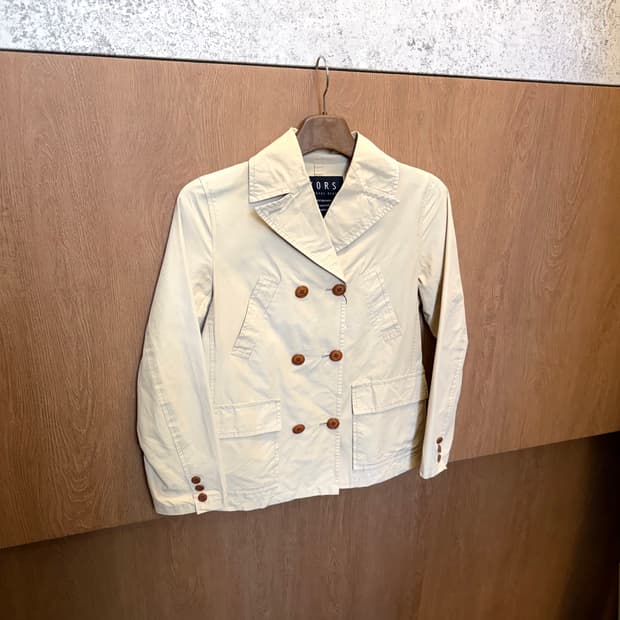 마이클 코어스 트렌치 자켓 더블 버튼 플랩 포켓 디테일 베이지