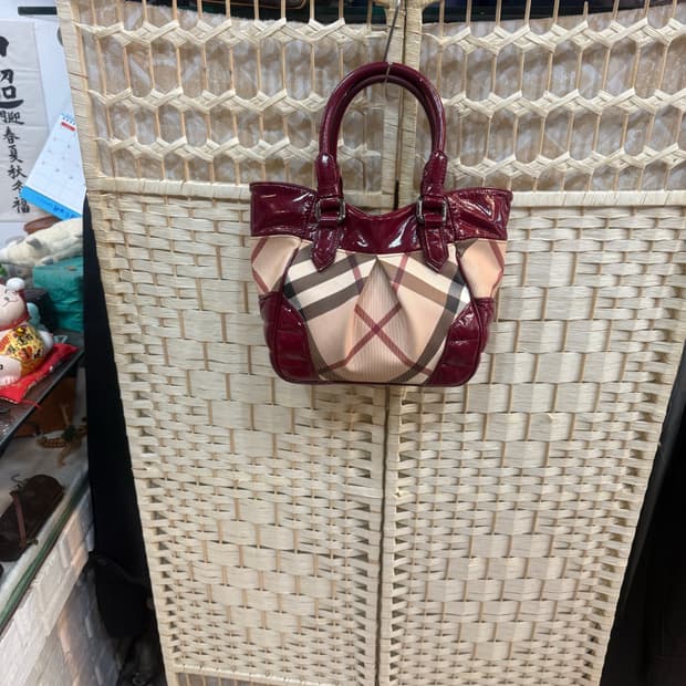 정품 버버리 체크 토트백 팝니다