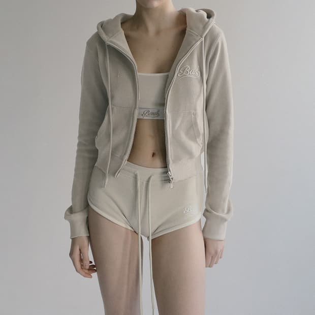 (새상품)배드블러드 비욘드 소프트  후드 집업 크림