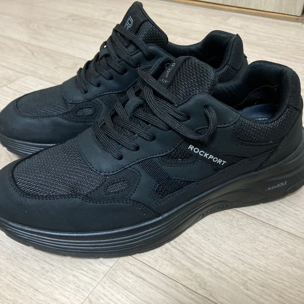 락포트 스니커즈 260판매