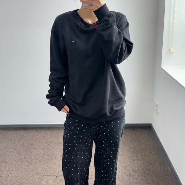 Tommy Hilfiger 타미힐피거 스몰로고 블랙 맨투맨