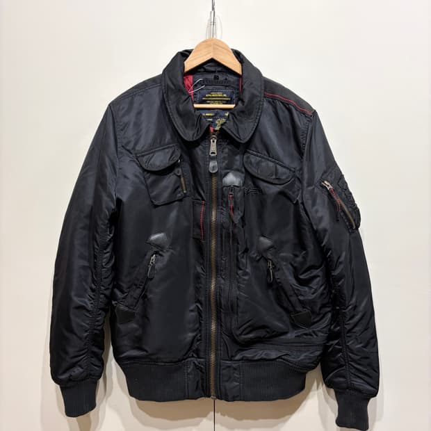 알파 인더스트리 MA-1 테크 포켓 항공 점퍼