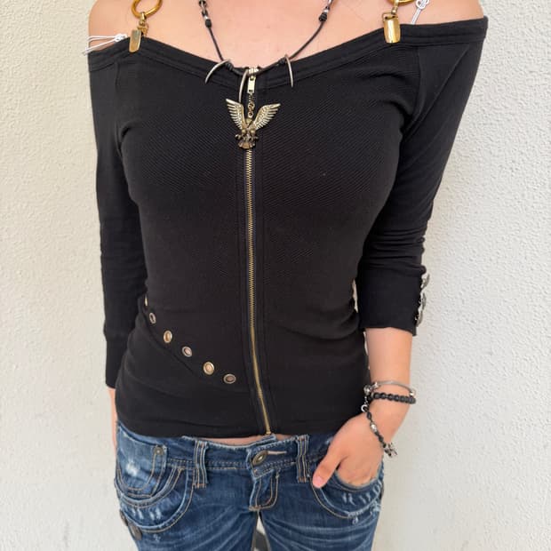 D.I.A. Back Cross Ring Off-Shoulder Zip