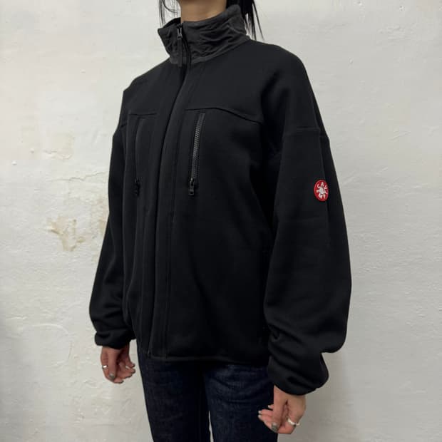 카브엠트(CAVEMPT) 21ss 블랙컬러 퓨리 백 소프트쉘 자켓