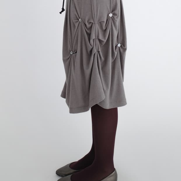 산코파퓨엘라 drape wool skirt 브라운 구합니다