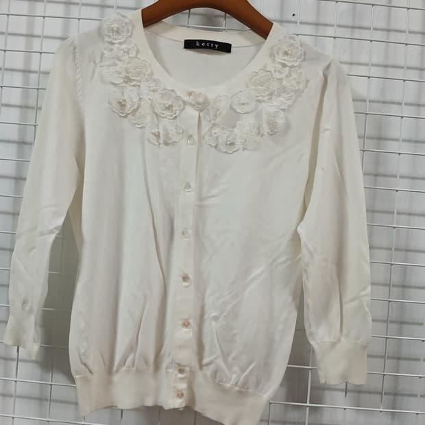 화이트 니트 가디건