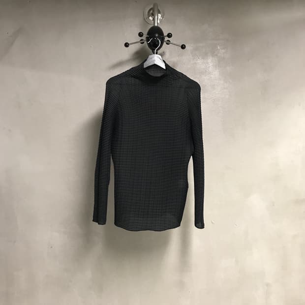 이세이 미야케 롱 슬리브 블랙 2(W)