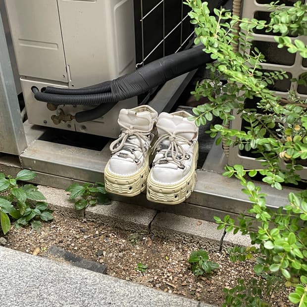 뉴 락 화이트 하이탑 스니커즈