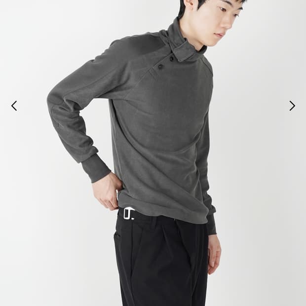 폼리쉬 버튼 하이넥 스웨터 롱슬리브