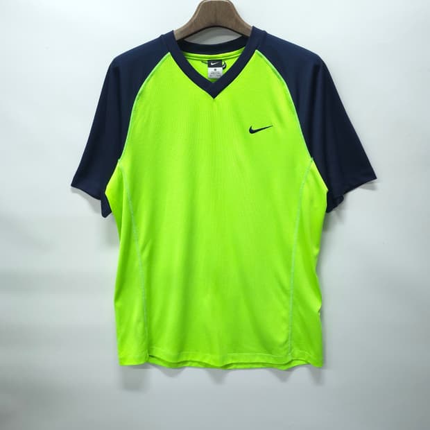 나이키 투톤 배색 래글런 기능성 반팔 티셔츠(115)