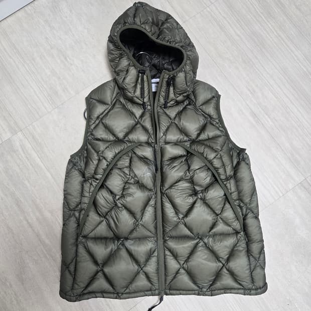 [M] 로아 하이킹 다운 패딩 베스트 다크그린