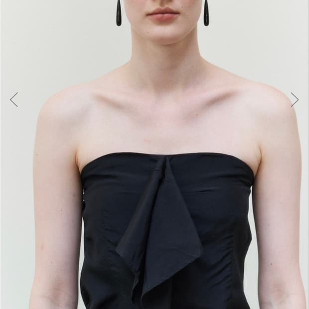 Lea 르에 MOVI FRILL TUBE TOP / BLACK