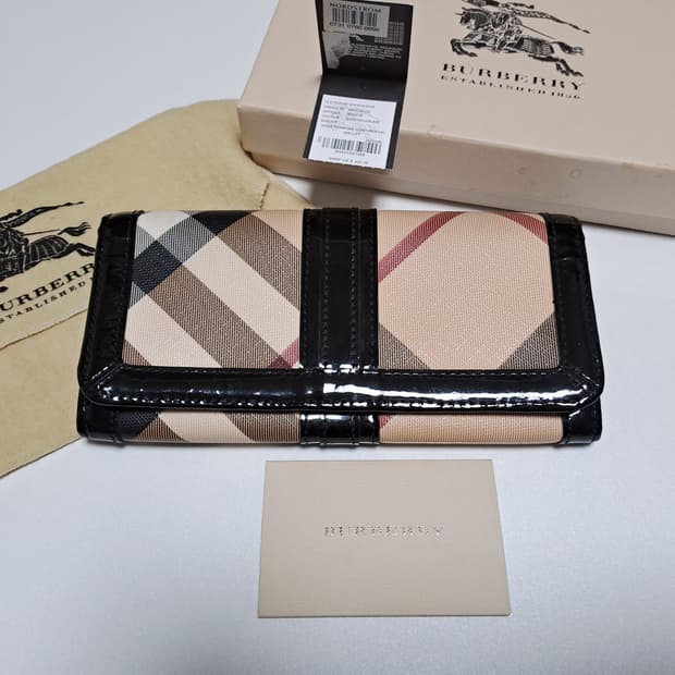 [100%/정품] 버버리 체크 장지갑 블랙 에나멜, 정품 택 박스 포함