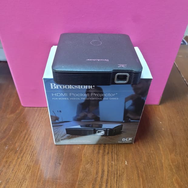 Brookstone HDMI 포켓 프로젝터