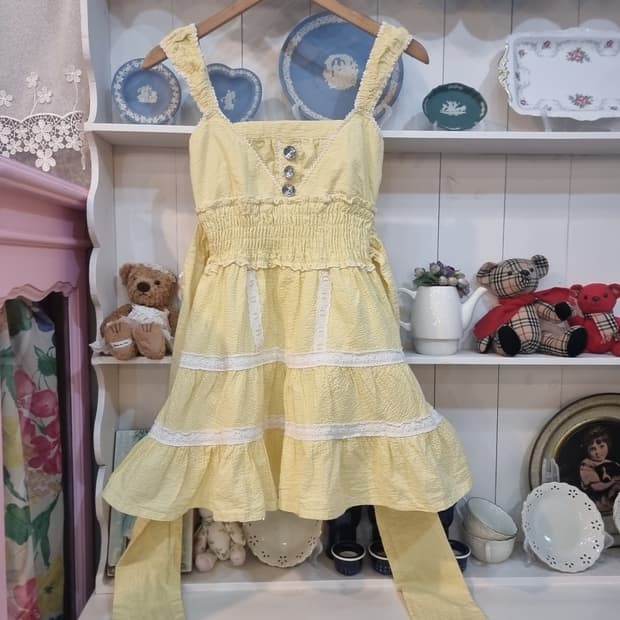 Tralala(트라라라) 하트버튼 프릴 리본백 리본원피스