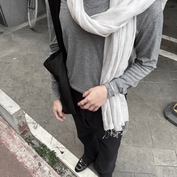 Textured V-neck Sleeve grey