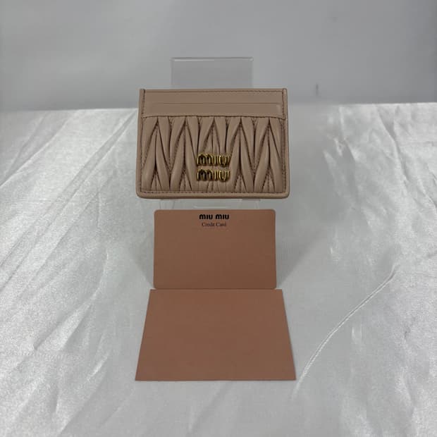 (정품)미우미우 마테라쎄 카드홀더 지갑 파우더핑크