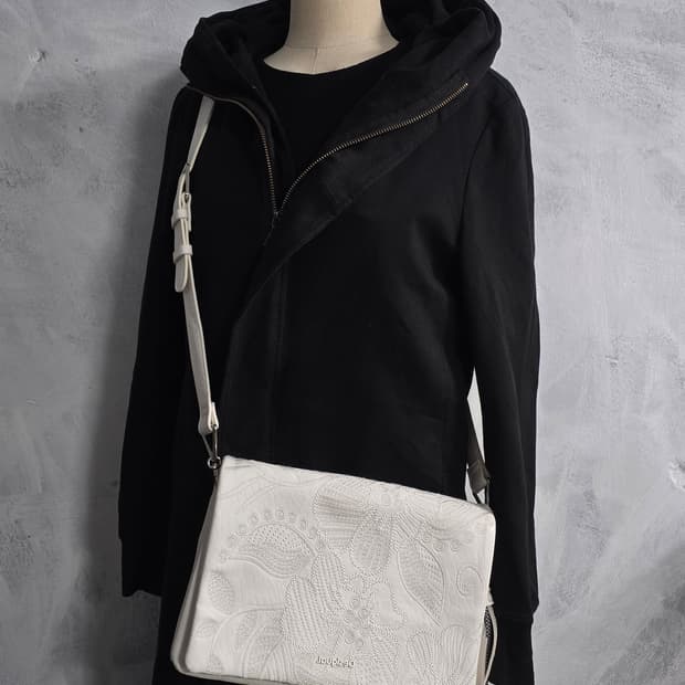 데시구알 반둘레라 플로레스 크로스백