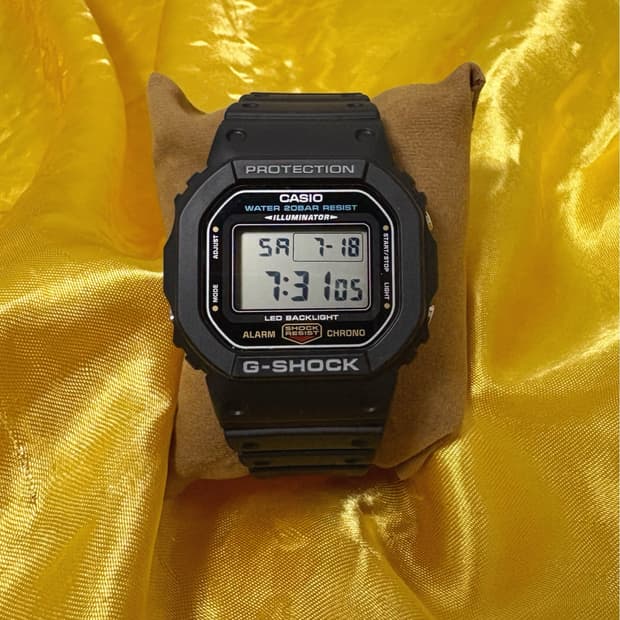 지샥 DW-5600 UE-1DR 전자시계