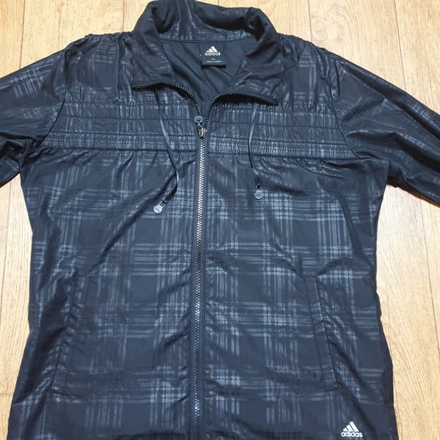 1216 아디다스 운동복 바람막이 95~100 사이즈입니다