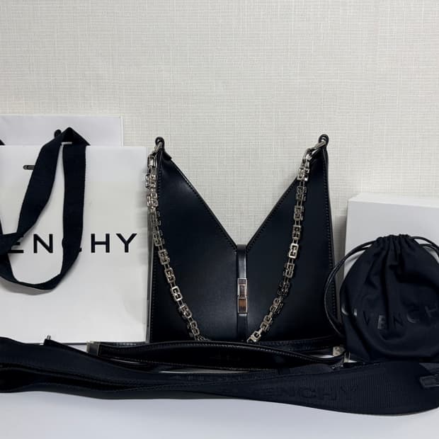 지방시 컷아웃 미니+정품 스트랩+파우치+쿠션