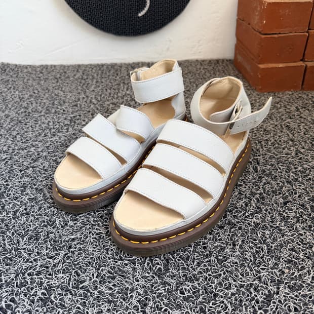 닥터마틴 클라리사 화이트 레더 샌들 (Dr. Martens Clariss