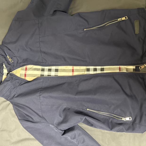 버버리 자켓 M사이즈 판매합니다