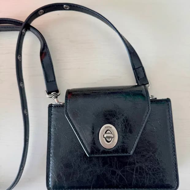 키시닝 여권백 블랙