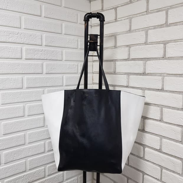 [정품] 셀린느 펜텀 카바스 블랙/화이트 쇼퍼백